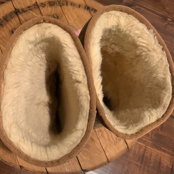 Ugh Boots, Tall SZ 9 - Picture 5 of 8